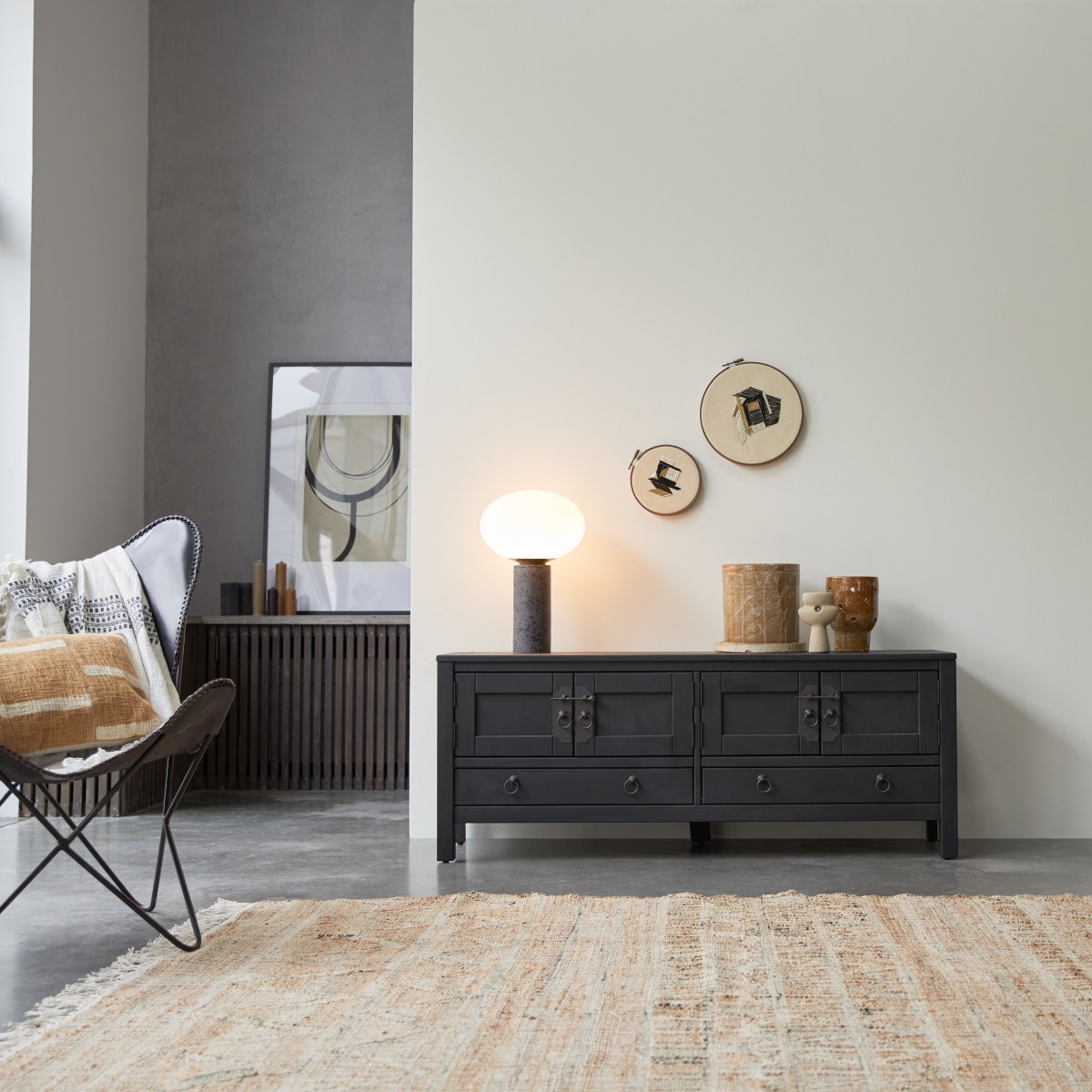 Meuble Hi-FI, TV en Pin massif, THAKI BLACK noir, TIKAMOON