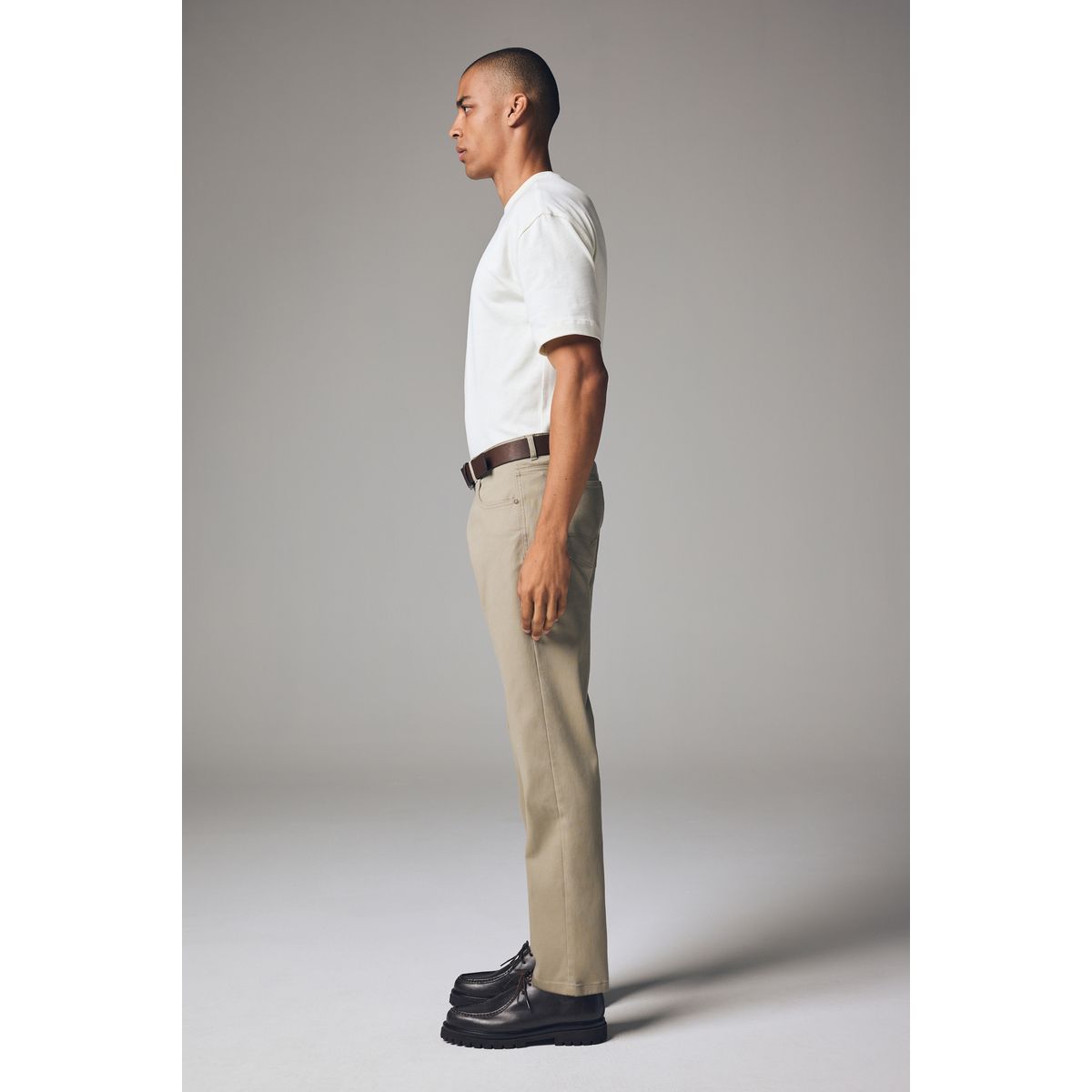 Pantalon avec ceinture coupe droite naturel, NEXT
