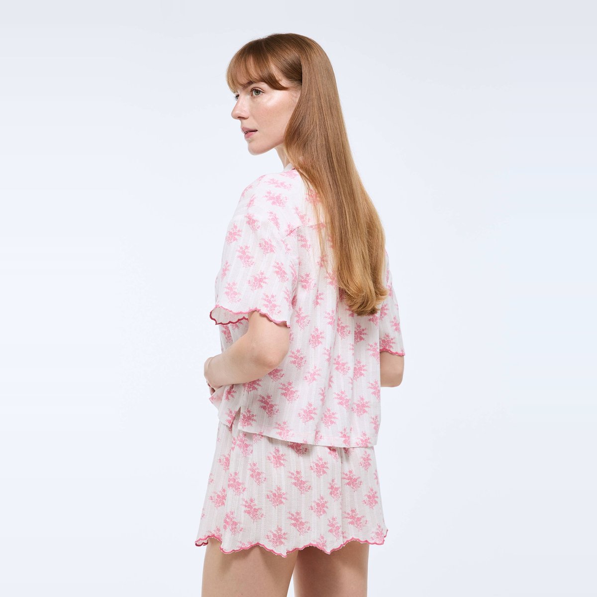 Pyjama imprimé à festons contrastés en coton ecru, MONOPRIX