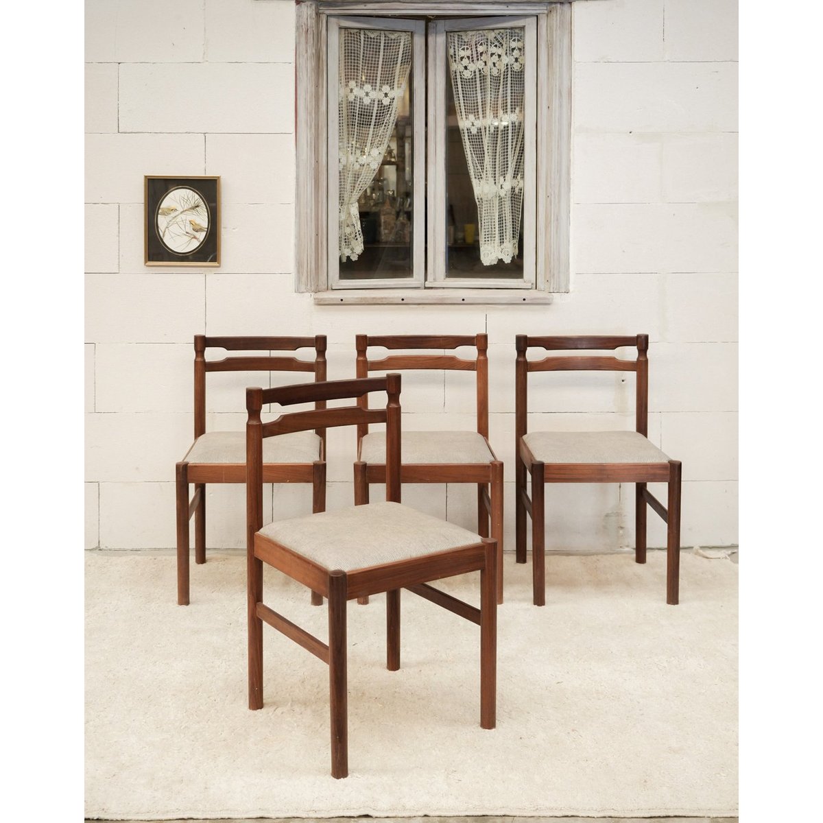 Lot de 4 chaises grises Alma N°1975 - Bon état bois foncé, DEBONGOUT