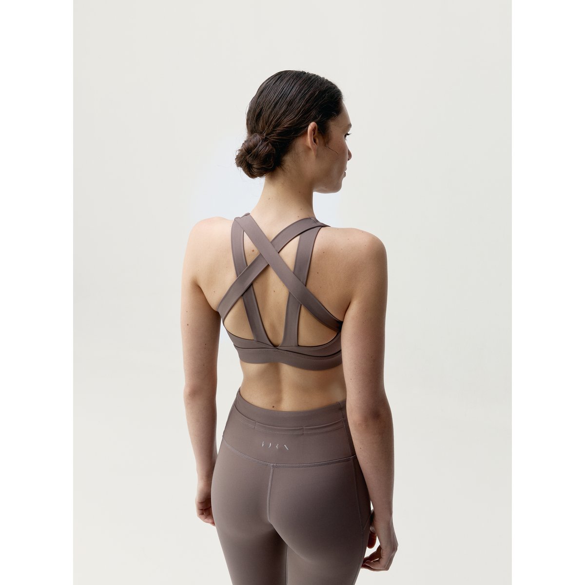 Brassière de sport femme Asura Maintien élevé bretelles coussinets amovibles marron taupe, BORN