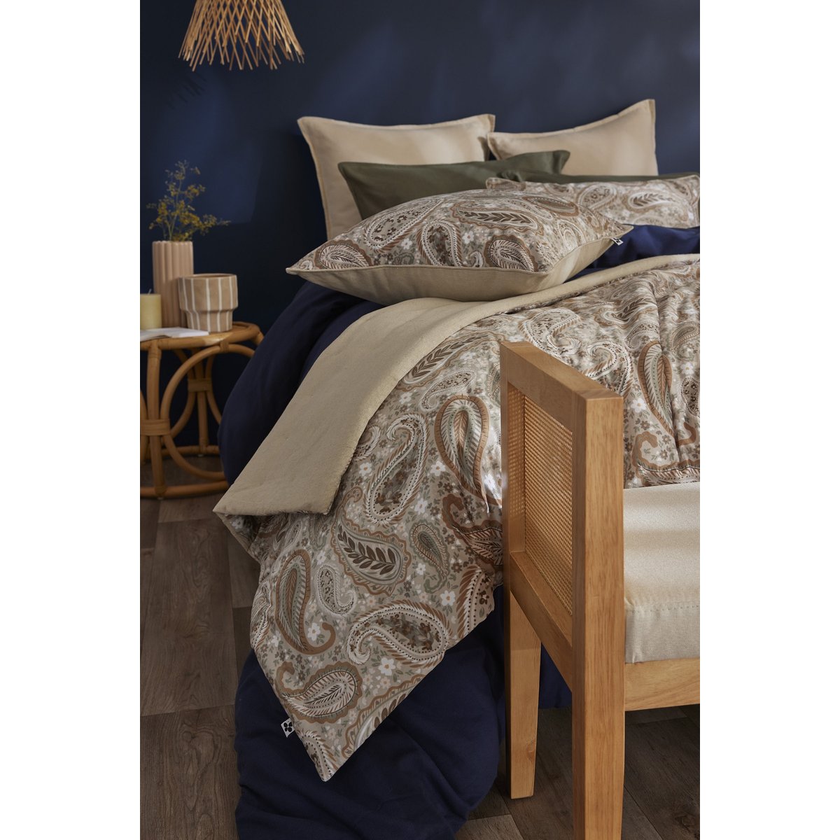 Bout de lit toucher velours Valentina beige, EDEN