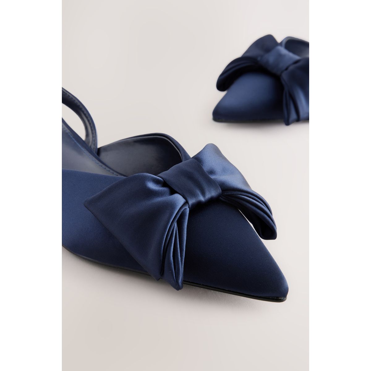 Chaussures à bride arrière nœud bleu marine, NEXT