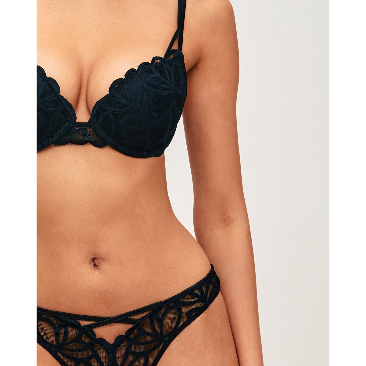 Soutien-gorge ultra push-up en dentelle TROPICFLEURIZ noir, UNDIZ