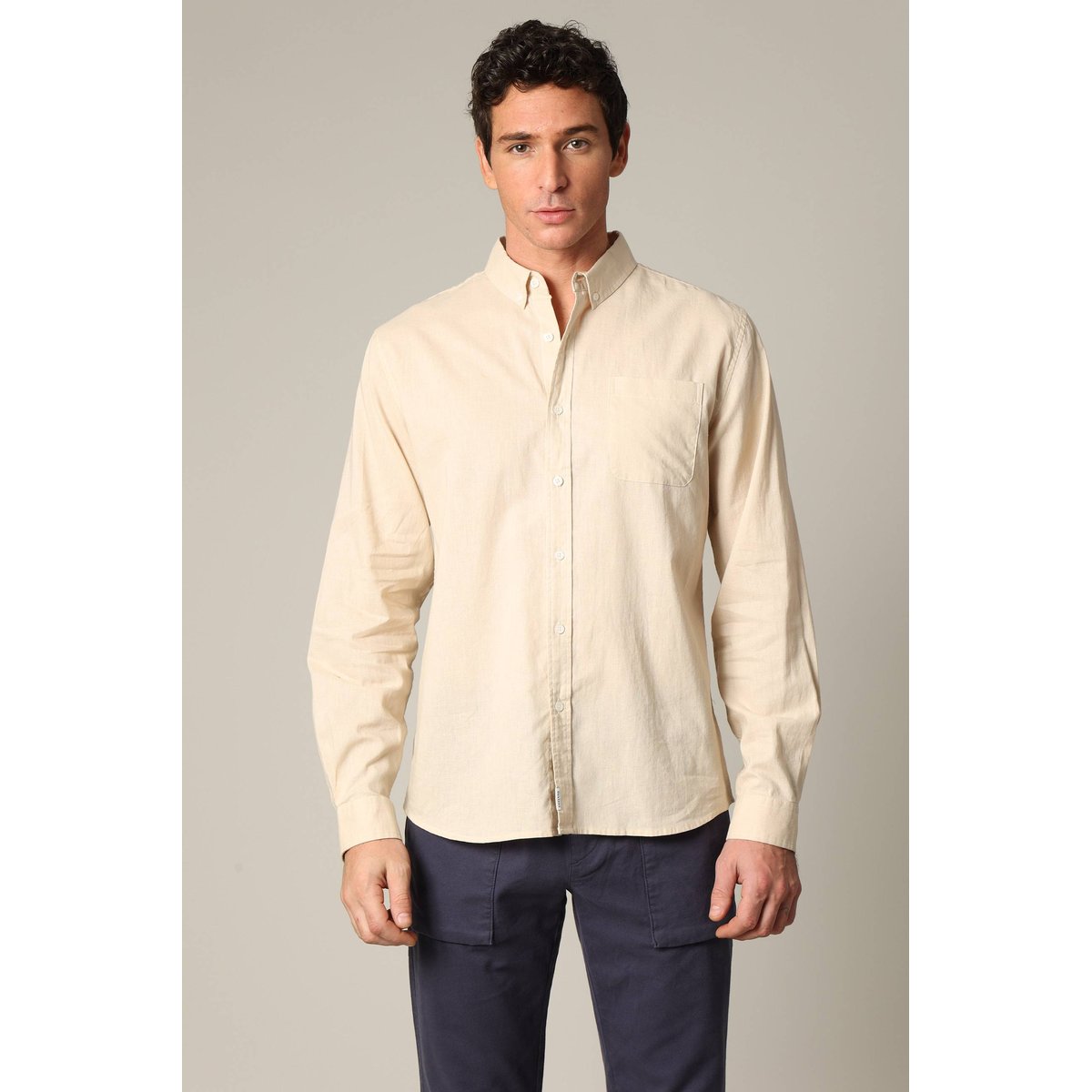 Chemise unie classique en lin avec manches longues et boutons SOLE light beige, DEELUXE