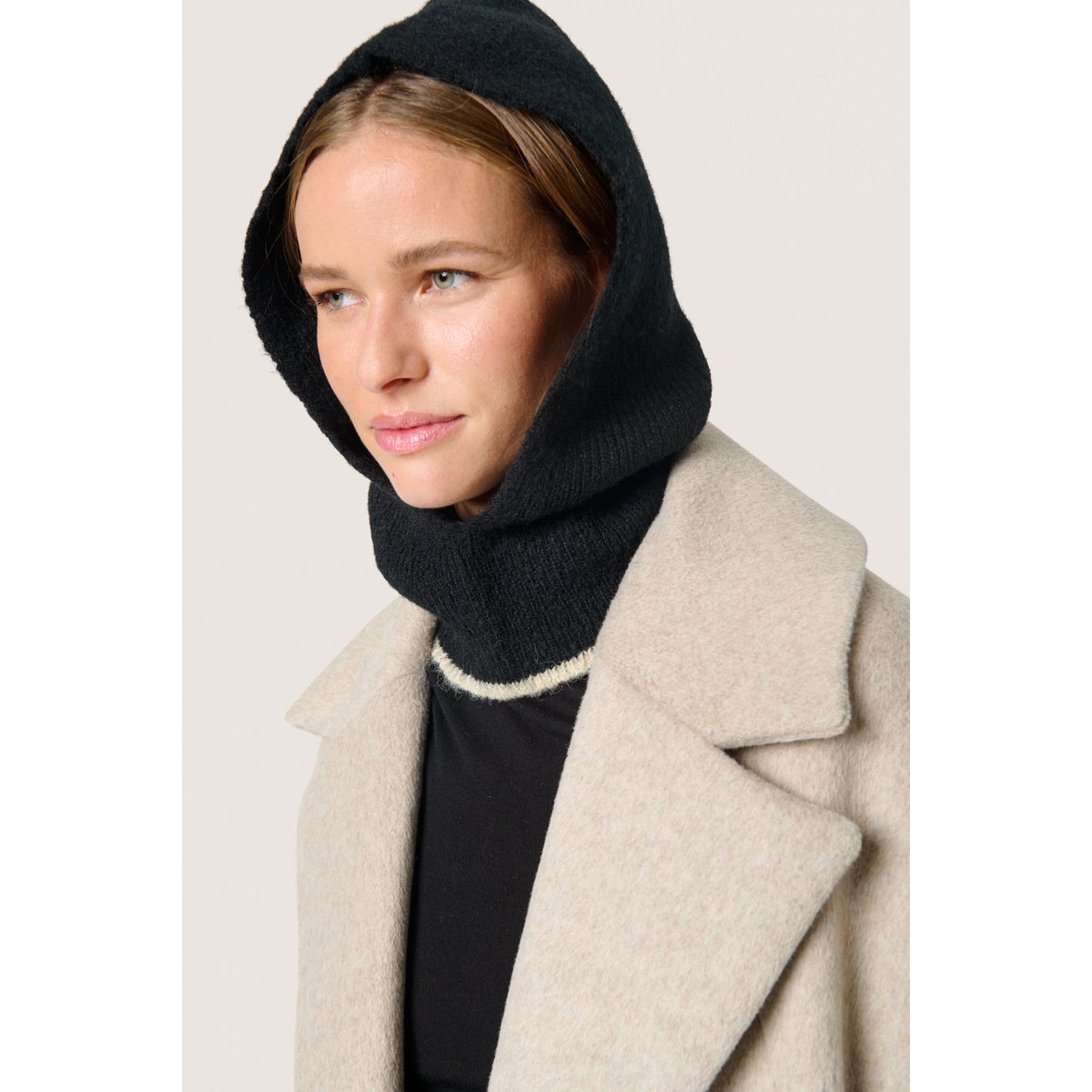 Capuche noir, SOAKED IN LUXURY