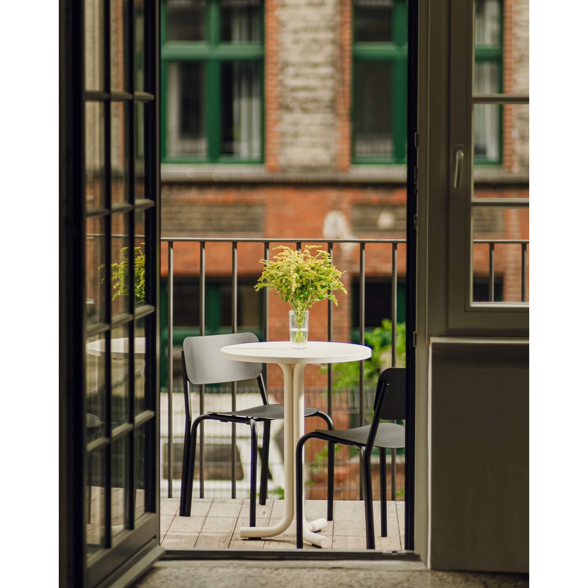 Table bistro Nokk en acier galvanisé - pour 2 personnes vert forêt, NOO.MA