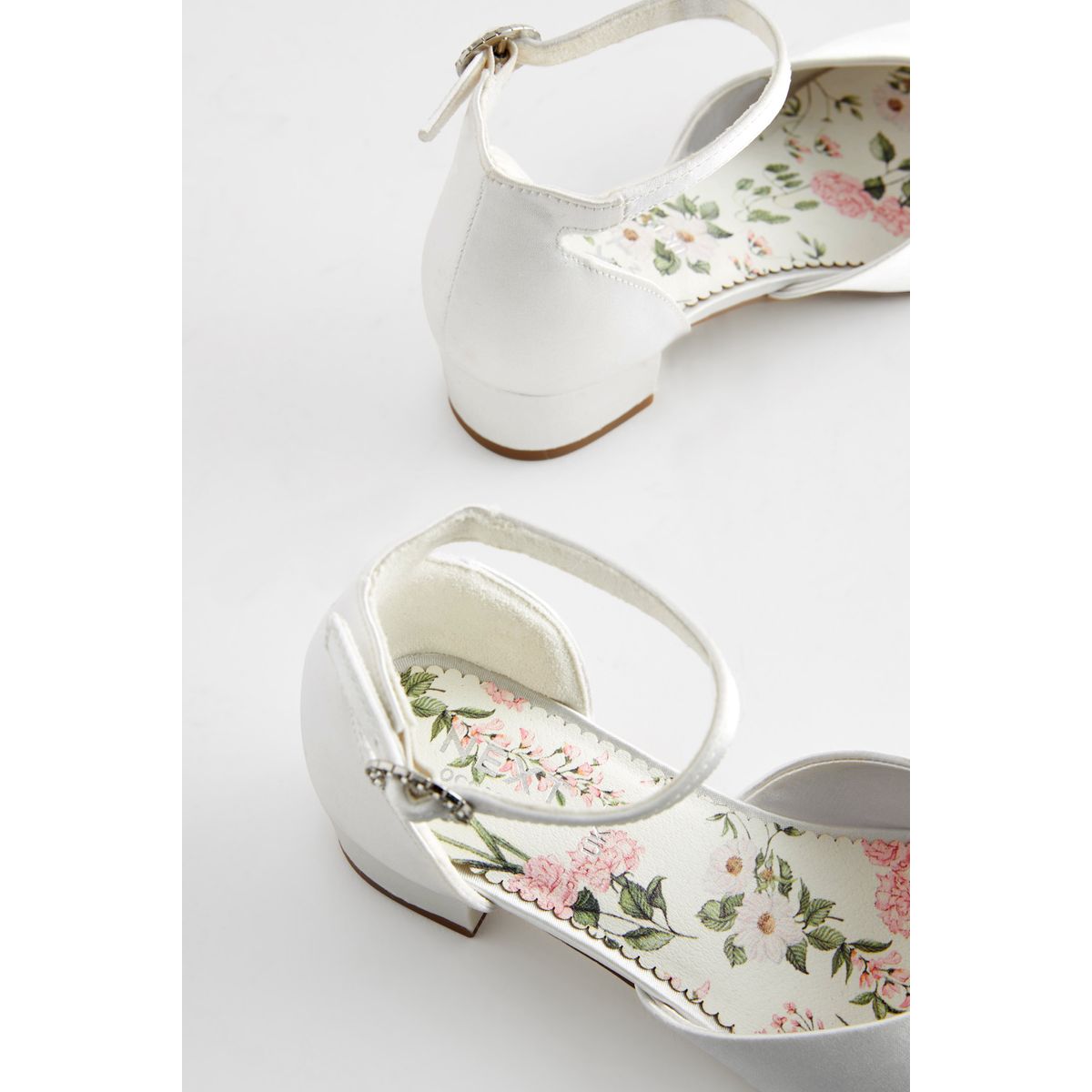 Bottines à petits talons et brides blanc, NEXT