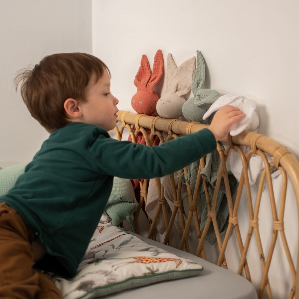 Doudou plat Lapin personnalisable en gaze de coton NÉO VINTAGE néo vintage imprimé floral, beige, blanc, SEVIRA KIDS