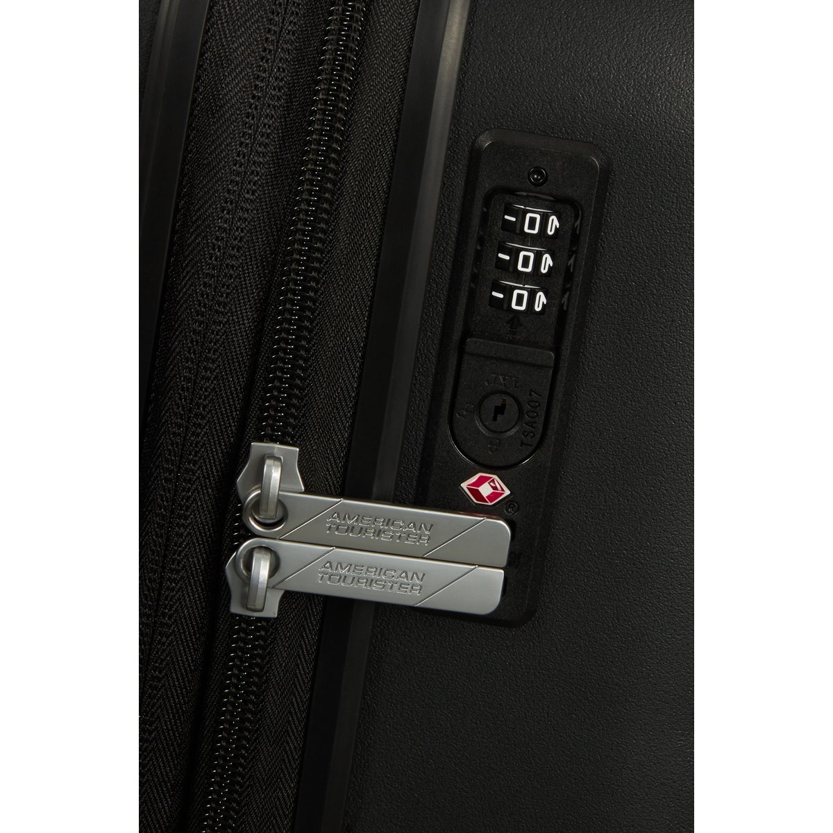 Neovibe valise 4 roues taille S true black, AMERICAN TOURISTER