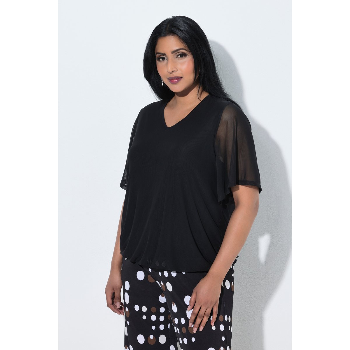 Blouse au tombé fluide, voile en tulle noir, ULLA POPKEN