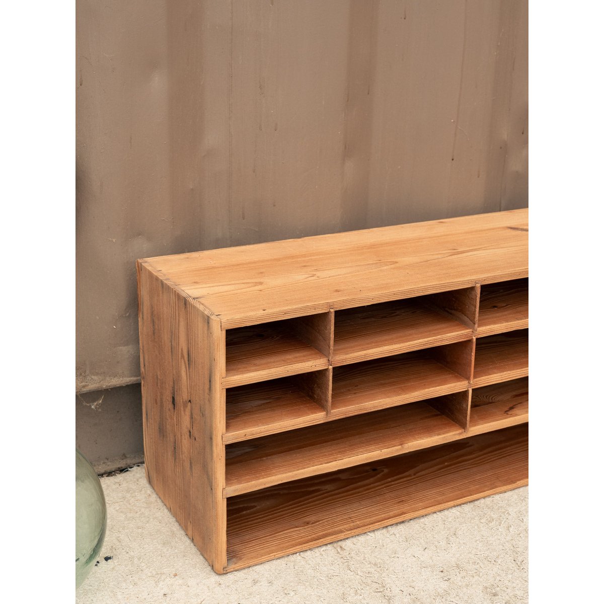 Petit meuble à casiers en bois Gaëlle N°1585 - Bon état bois clair, DEBONGOUT