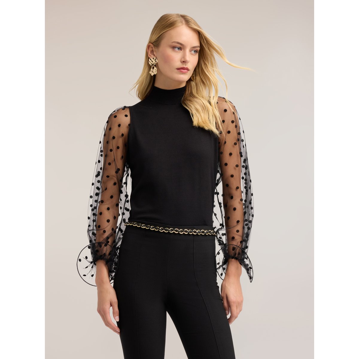 Col roulé avec manches en tulle noir, MOTIVI