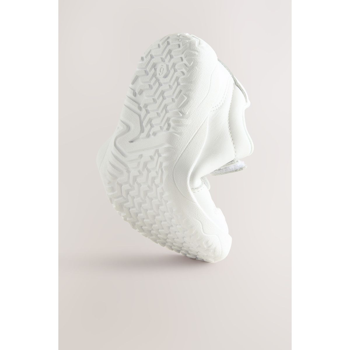 Baskets en cuir à scratch effet pieds nus blanc, NEXT
