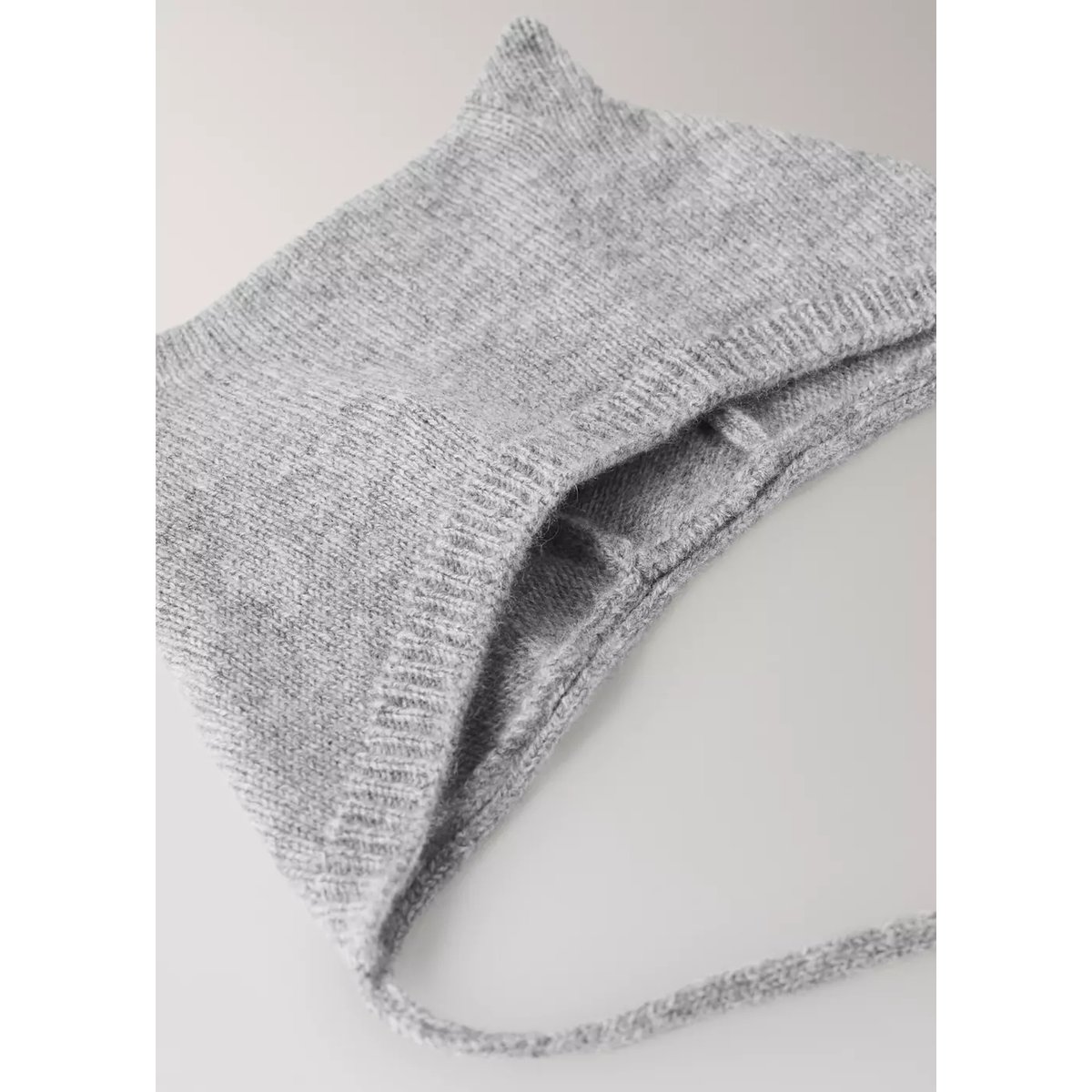 Bonnet 100 % cachemire avec liens gris, MANGO HOME