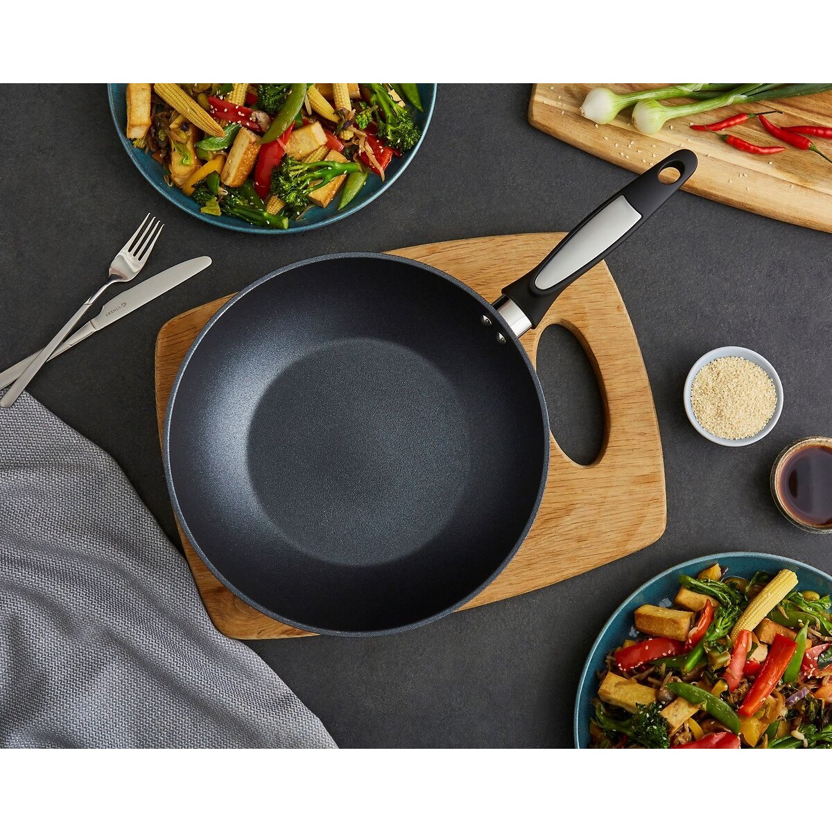 28cm Forged Aluminium Wok graphite, MORPHY RICHARDS