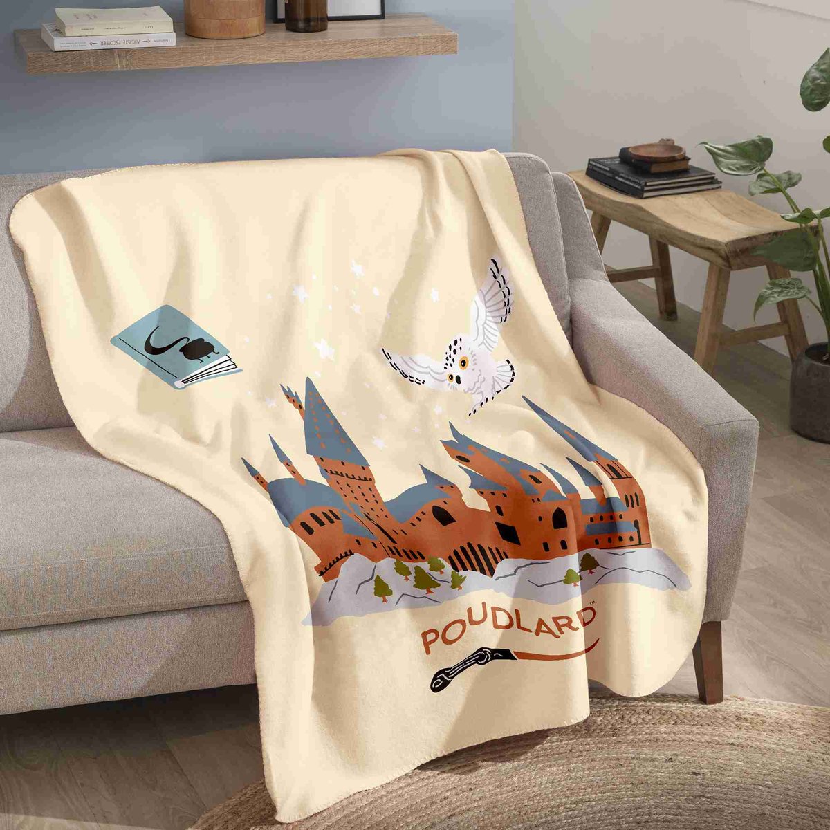 Plaid polaire imprimé 100% polyester, HEDWIGE SCHOOL beige, HARRY POTTER