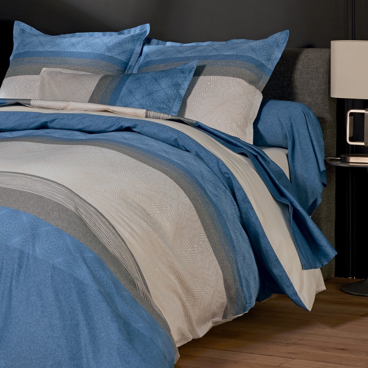 Drap satin de coton géométrique bleu, TRADILINGE