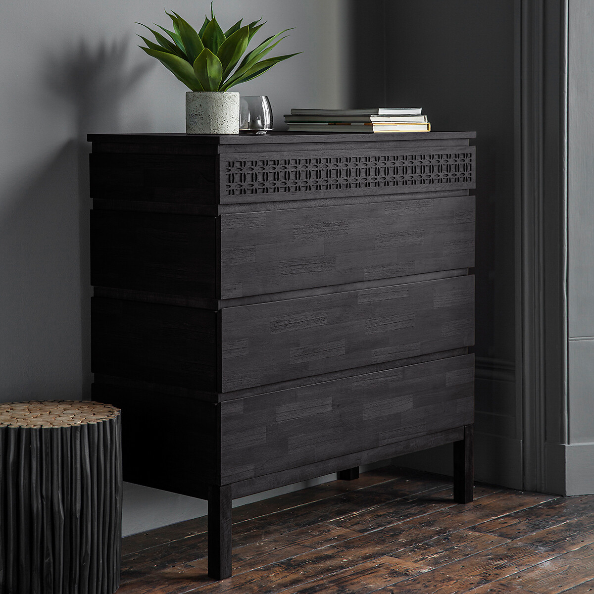 Barauni Boho Carved Wood 4 Drawer Chest black, ÉDITÉ