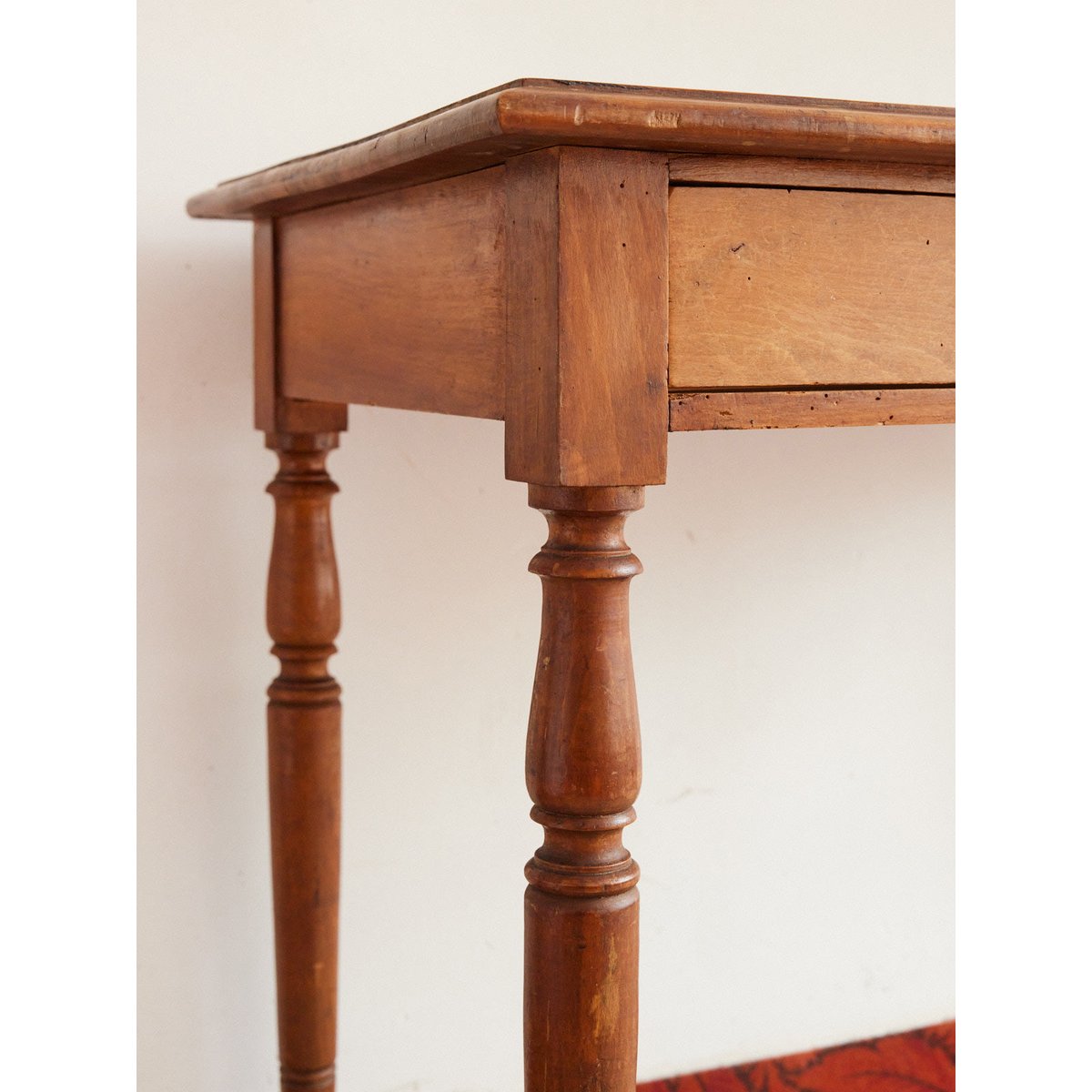 Table d'appoint en bois Francine N°1630 - Bon état bois clair, DEBONGOUT