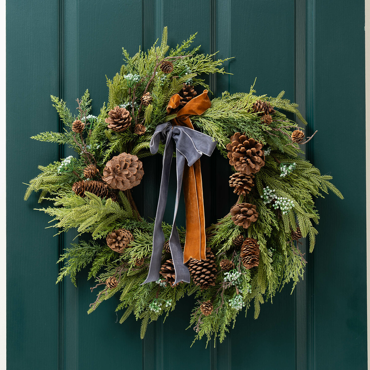 56cm Real Touch Wreath with Metallic Ribbons green, SO'HOME