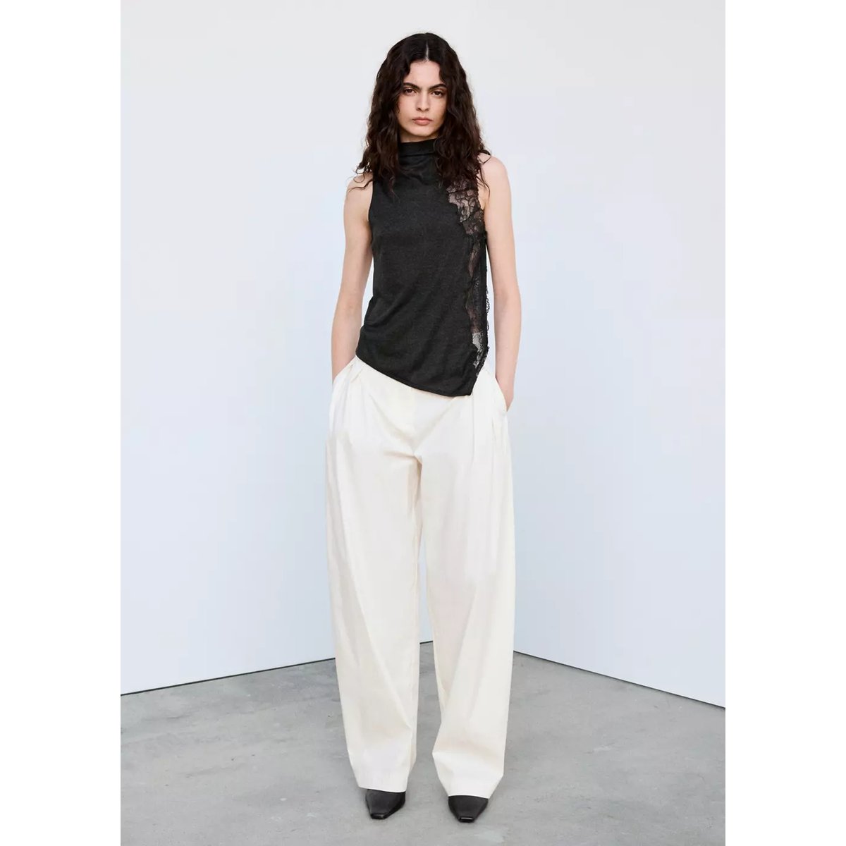 Top col montant dentelle gris anthracite, MANGO