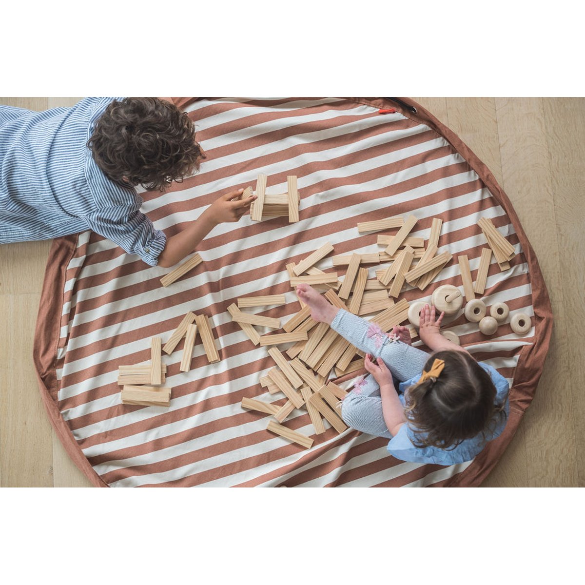 play&go - tapis de jeu & sac à jouets - stripes brown beige, PLAY ET GO