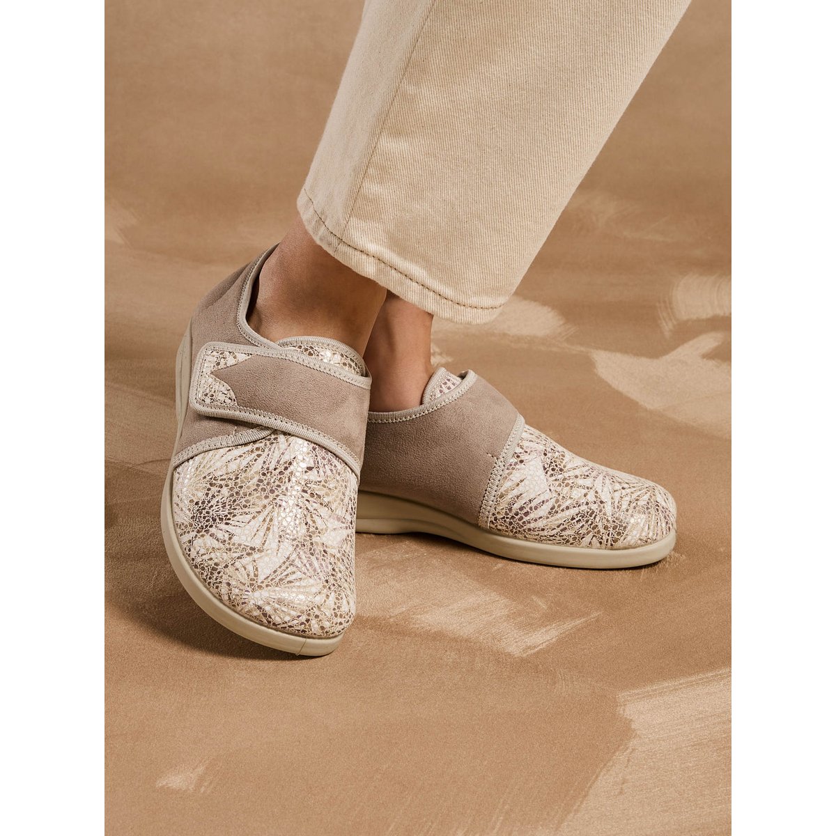 Derbies à scratch tissu extensible beige, PEDICONFORT