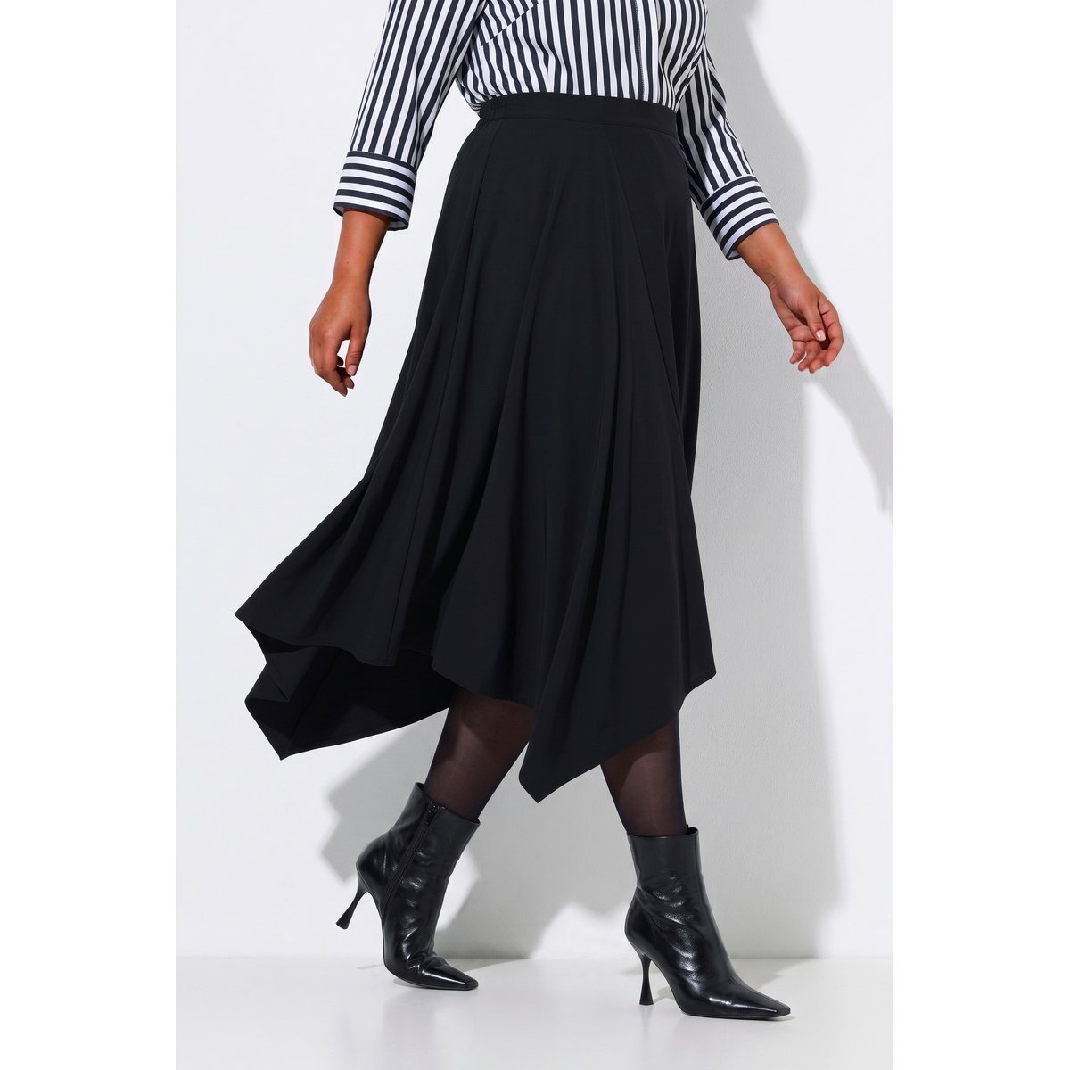 Jupe avec base asymétrique noir, ULLA POPKEN
