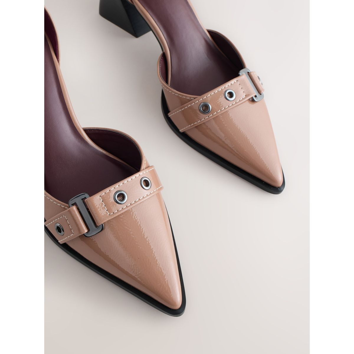 Chaussures pointues forever comfort® à boucle taupe, NEXT