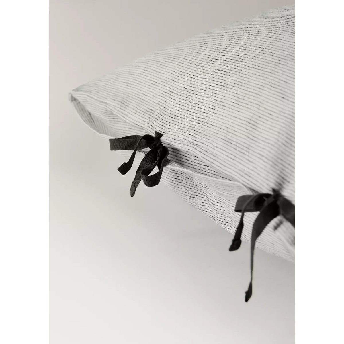 Deux taies d’oreiller coton lin fermeture à nœuds 50x75 cm gris, MANGO HOME