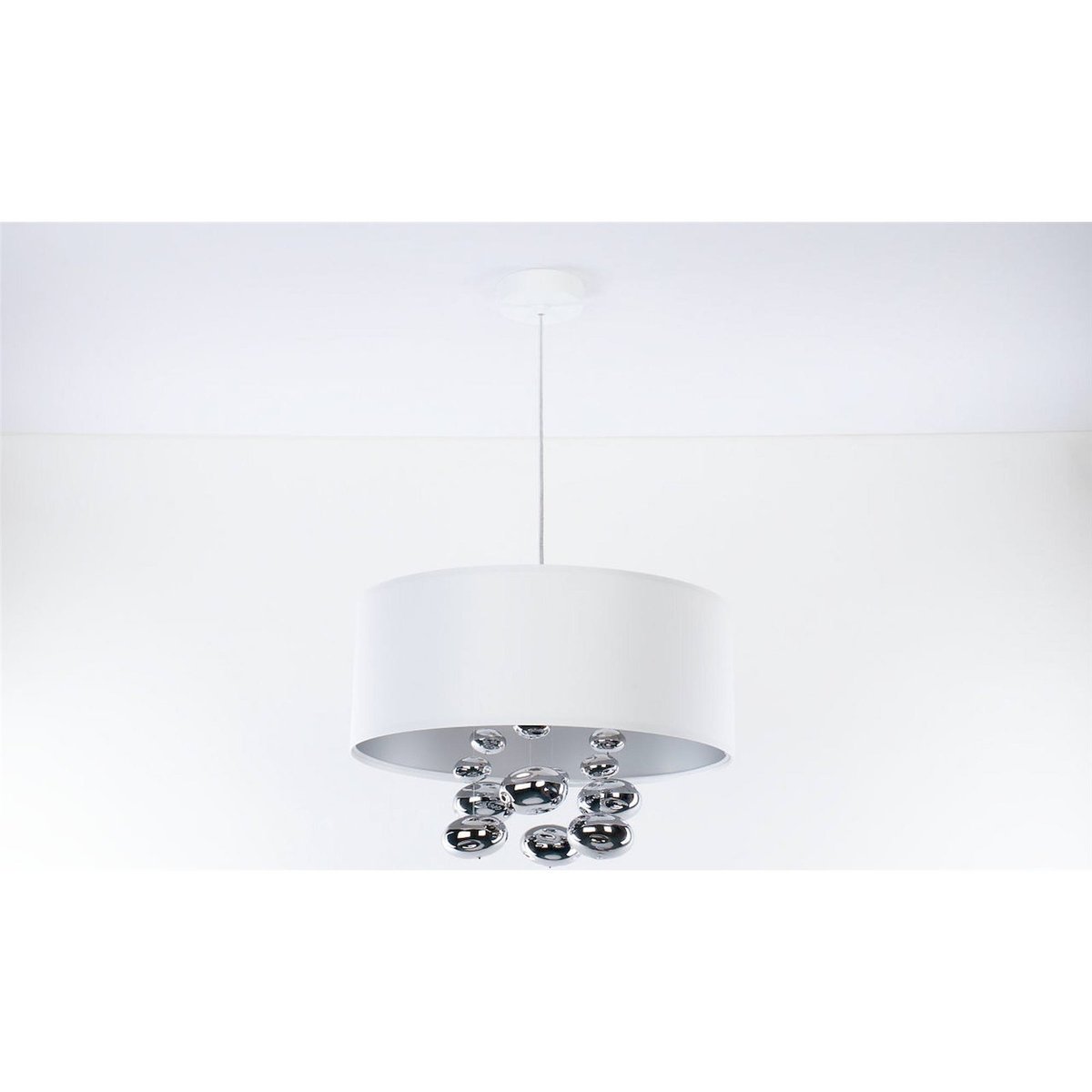Suspension ronde en tissu et boules argentées Bubble Light blanc satin et argent mat, BPS KONCEPT