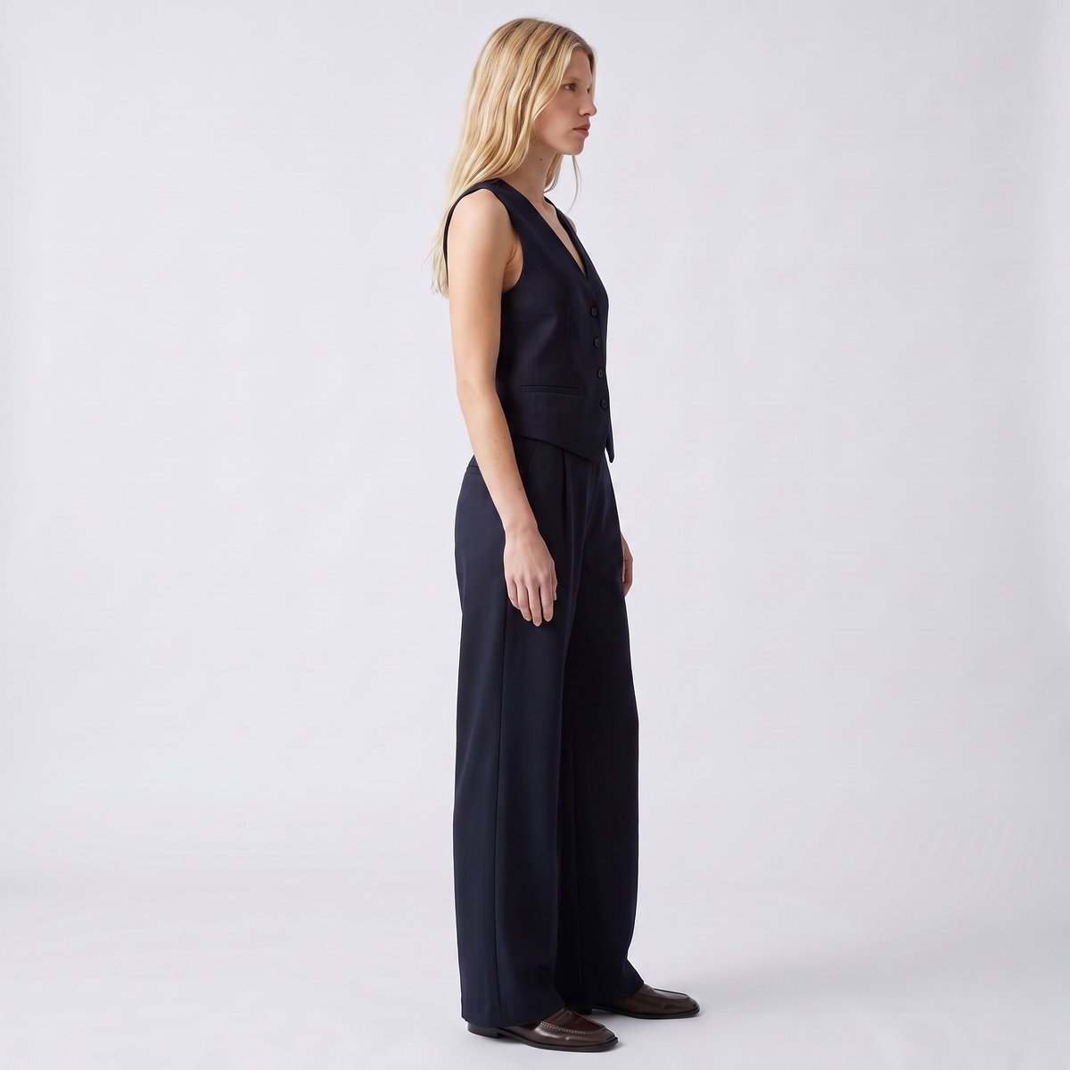 Veste tailleur sans manches avec poches latérales et col V EVELIA bleu marine, ARTLOVE