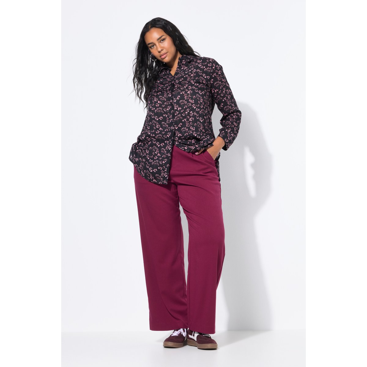 Pantalon taille haute à jambes larges et rouge vin, STUDIO UNTOLD