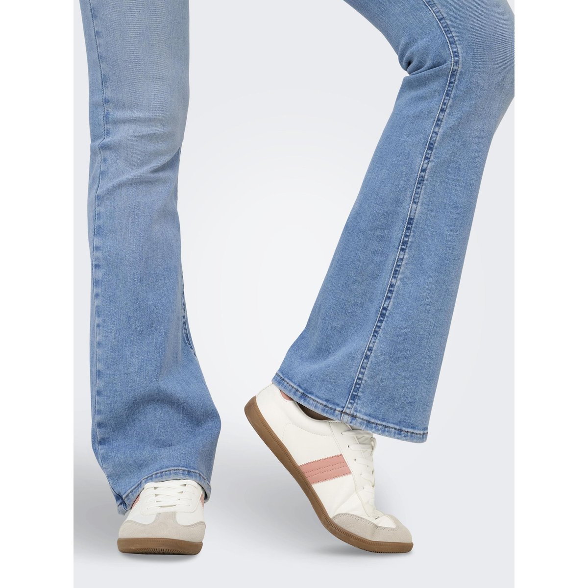 Jean flared ONLBLUSH Taille moyenne Flared Fit Jeans special bright blue denim, ONLY