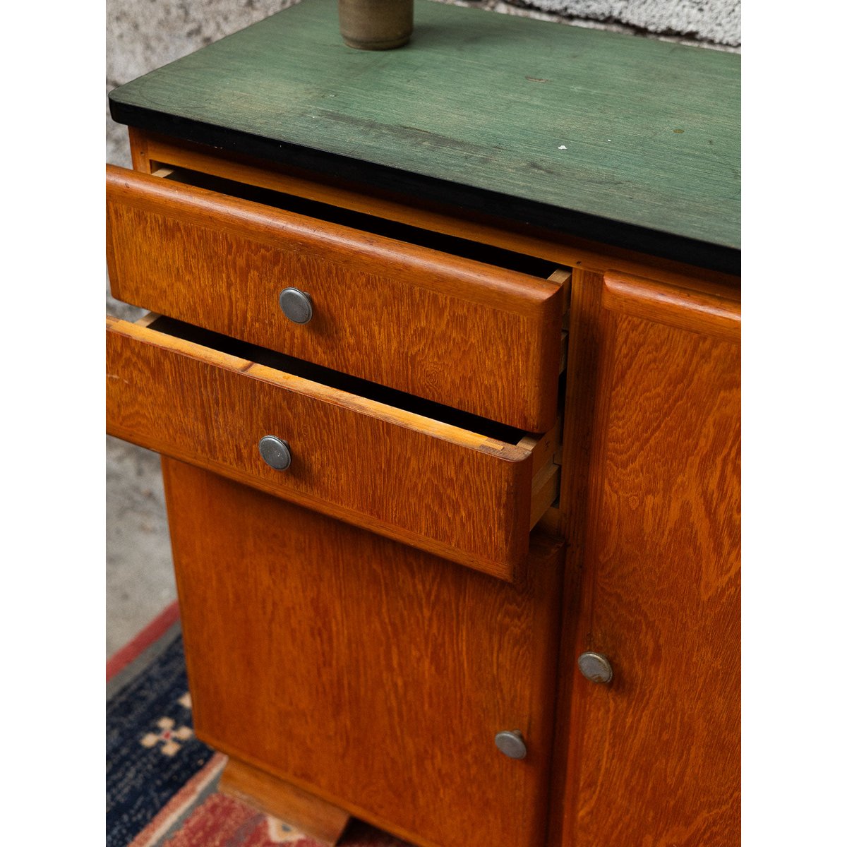 Commode bois au plateau vert d'eau Olga N°673 - Bon état bois clair, DEBONGOUT
