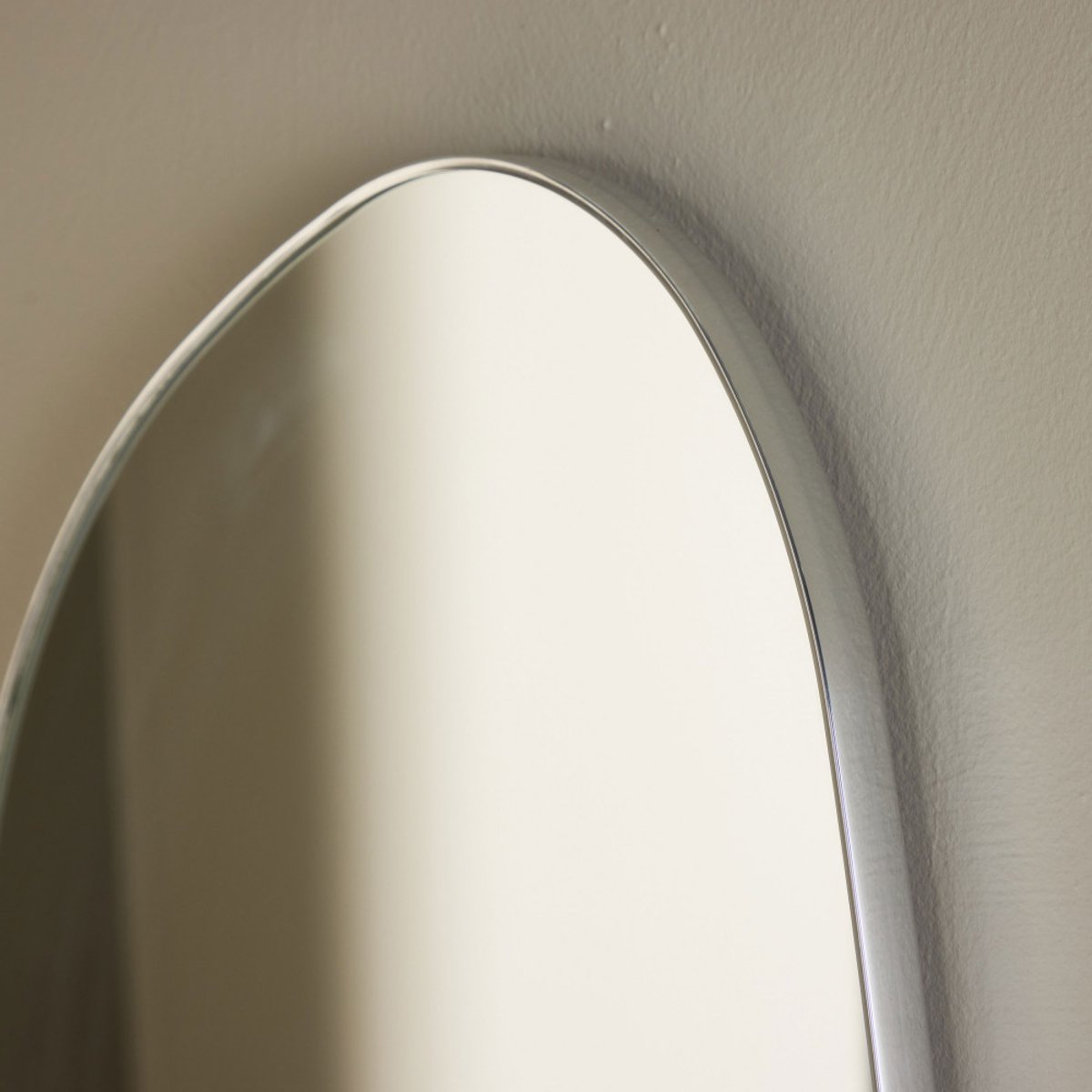 Miroir organique en aluminium 65x40cm- ASKERSUND chrome, VENTURE HOME