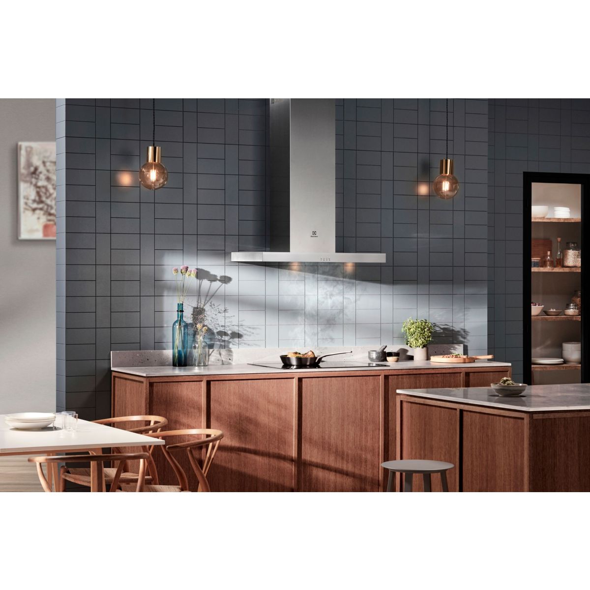 Hotte décorative murale EFTF19X couleur unique, ELECTROLUX