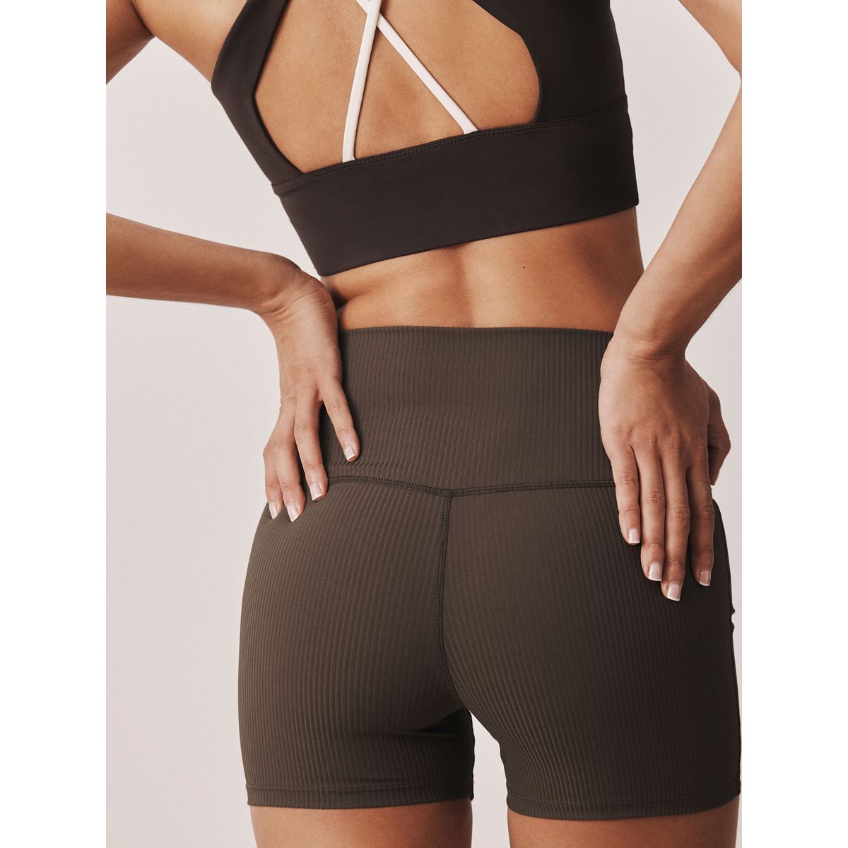 Short cycliste court côtelé active marron chocolat, NEXT