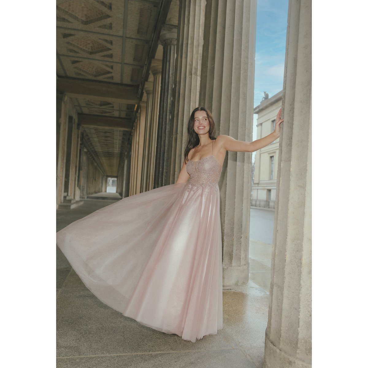 Robe de soirée à broderies fawn, VERA MONT