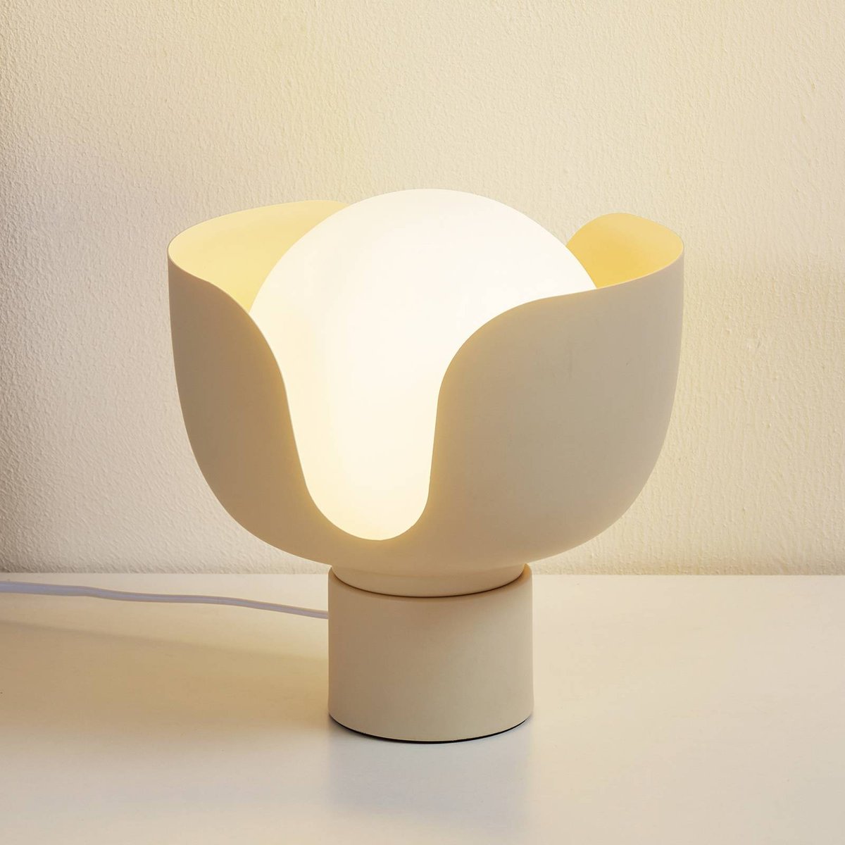 Lampe à poser en métal moderne, Fiora beige, blanc, LINDBY