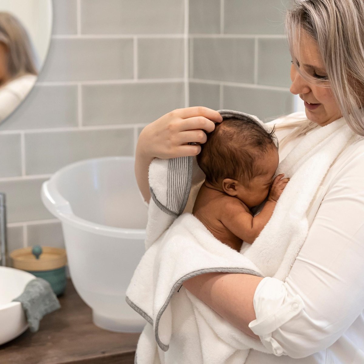 Cape de bain XL avec anneau de dentition Dry'n Play White blanc, BABYMOOV