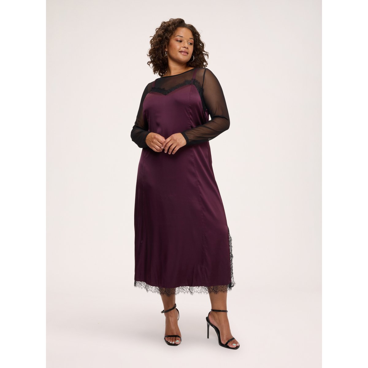 Robe nuisette avec inserts en tulle et dentelle burgundy, FIORELLA RUBINO