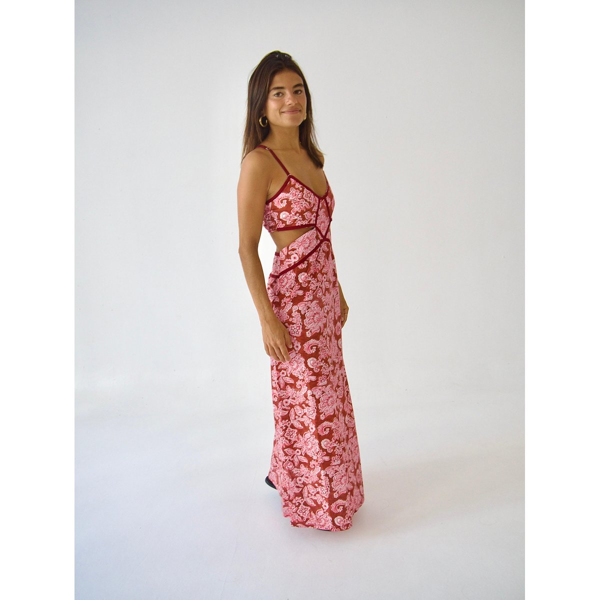 Robe longue fleurie cut-out ONA rose / rouge, MINDTRAVELER