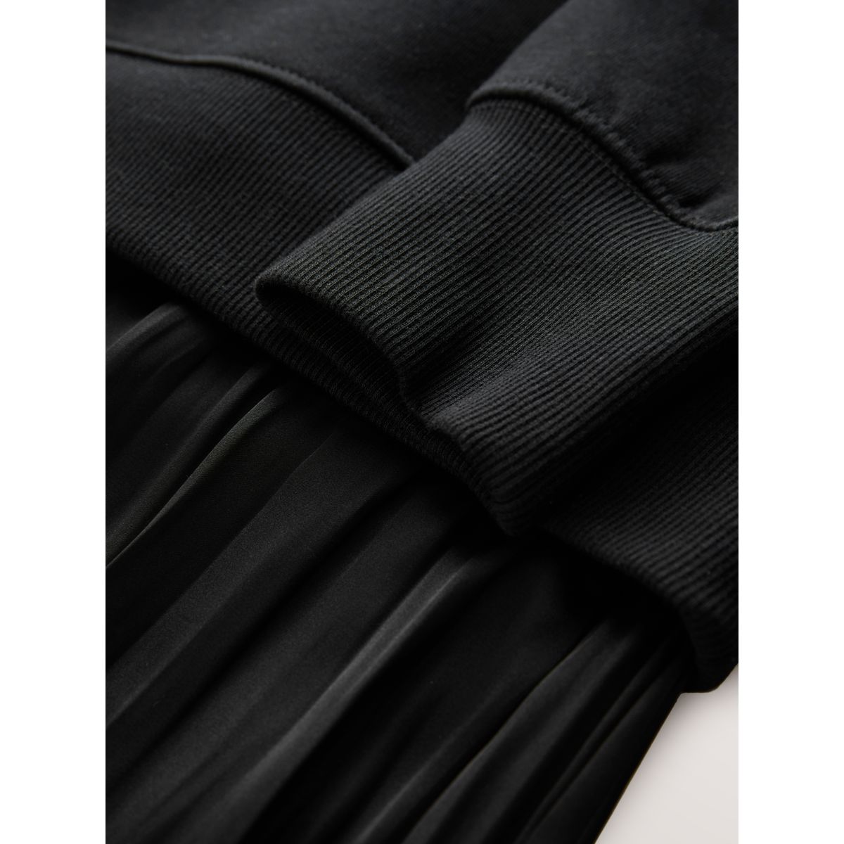 Sweat 2-en-1 mi-long avec jupe en satin noir, NEXT
