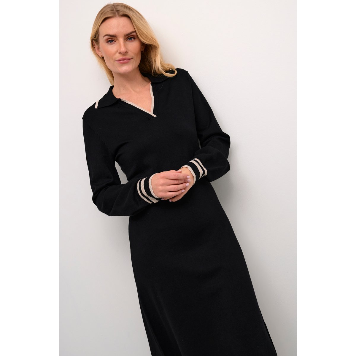 Robe noir pitch black, CREAM