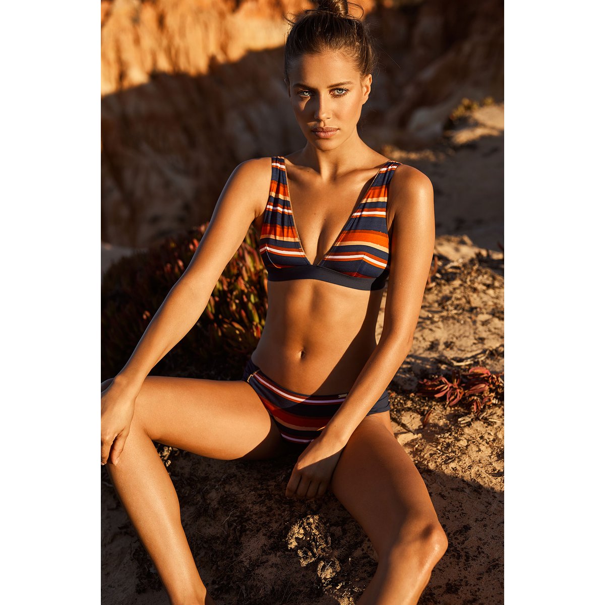 Bas de maillot culotte Yael - AFREEKA bleu marine, LIVIA