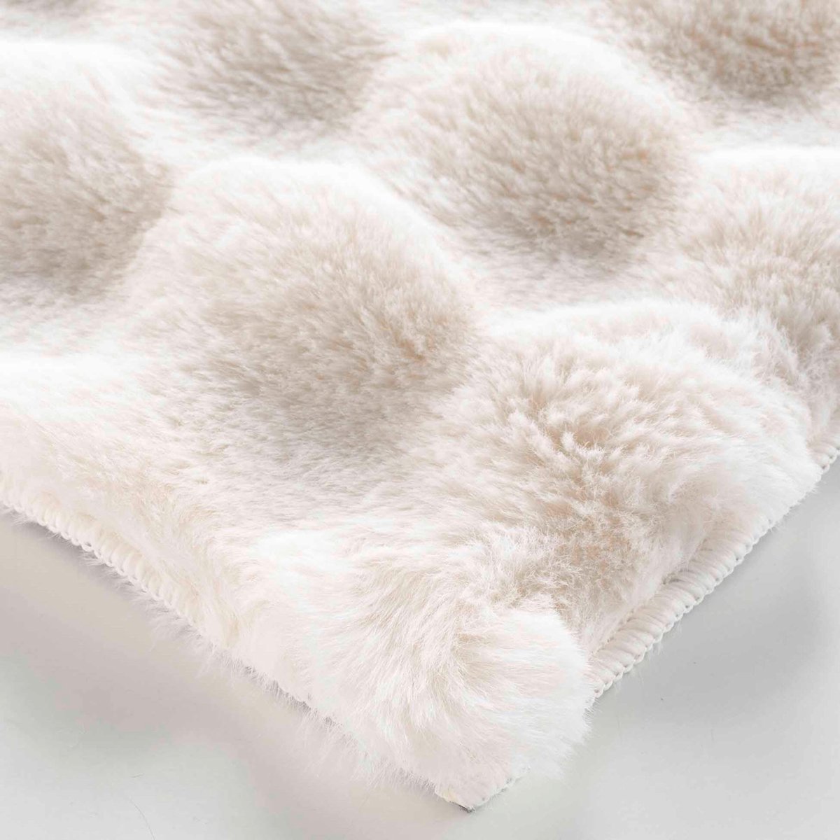 Tapis doux en imitation fourrure avec relief moelleux naturel, DOUCEUR D'INTÉRIEUR