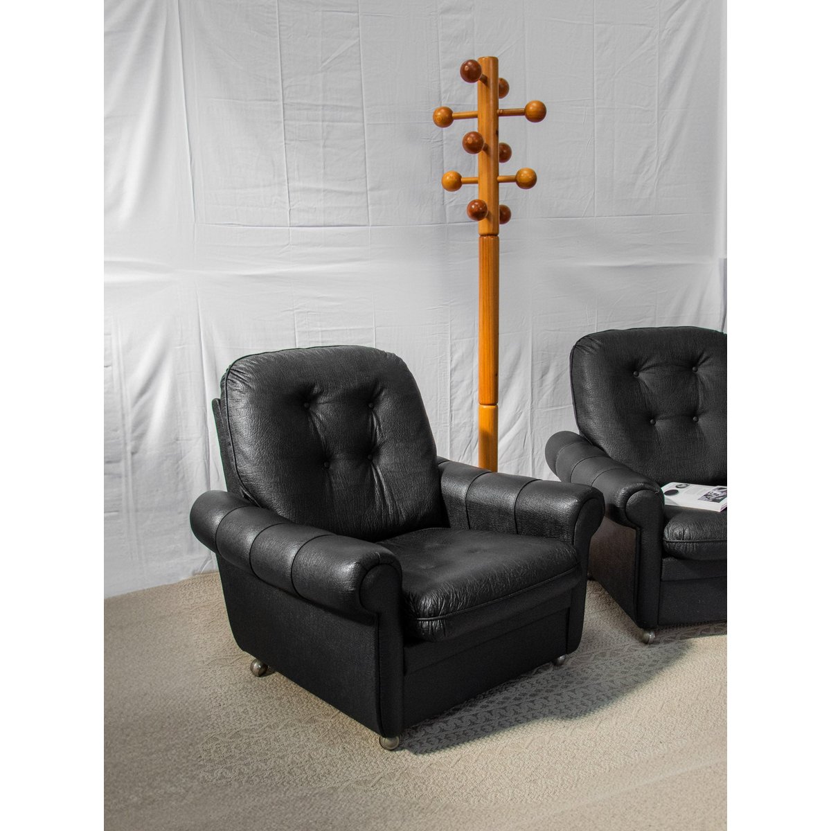 Paire de fauteuils noirs Jakob N°641 - Bon état noir, DEBONGOUT
