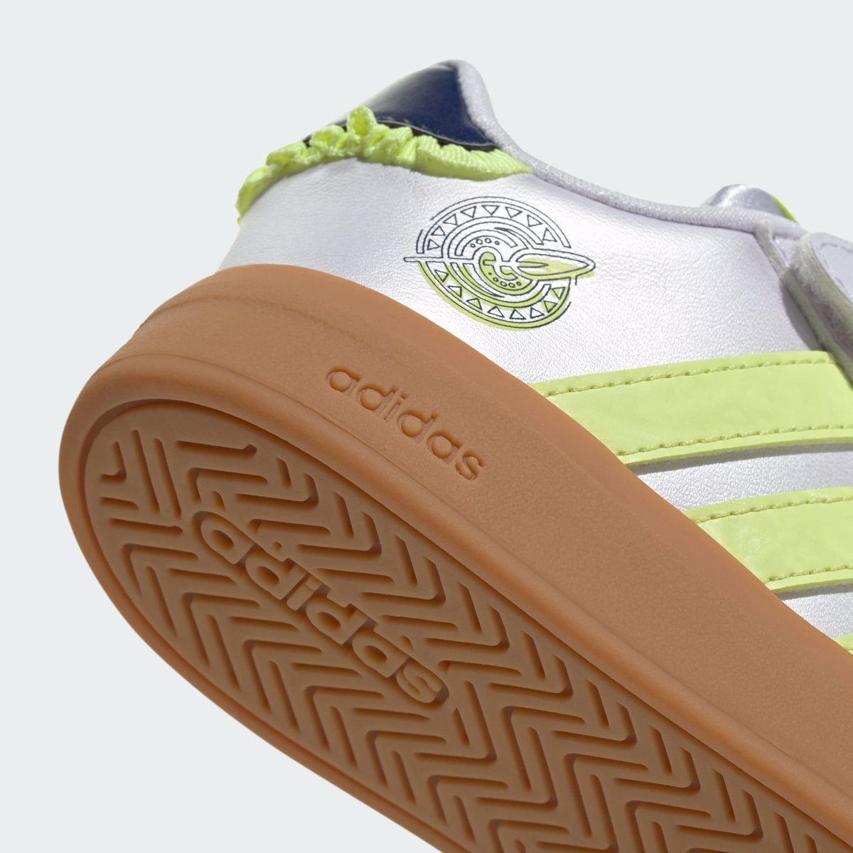 Chaussure Adidas Disney Grand Court 3.0 Bébés Chaussure Adidas Disney Grand Court 3.0 Bébés frozen purple / semi frozen lemon / gum, ADIDAS SPORTSWEAR